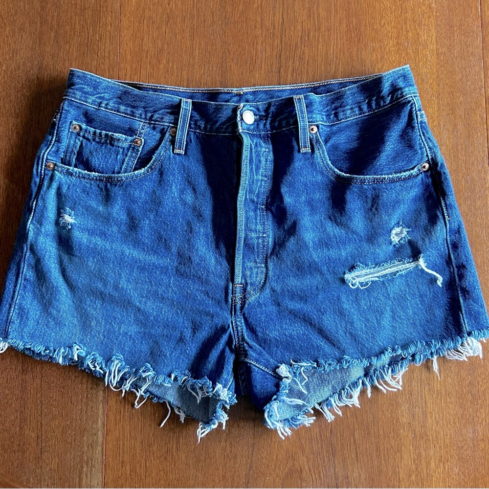 Levi’s 501 Women’s Cutoff Distressed Shorts Size 33
